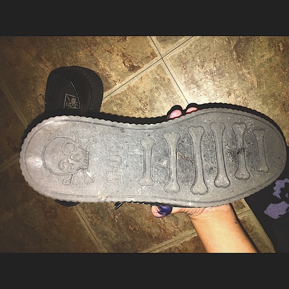 tuk creepers size is 7 kinda big thats why i rarley wore them - Picture 2 of 6